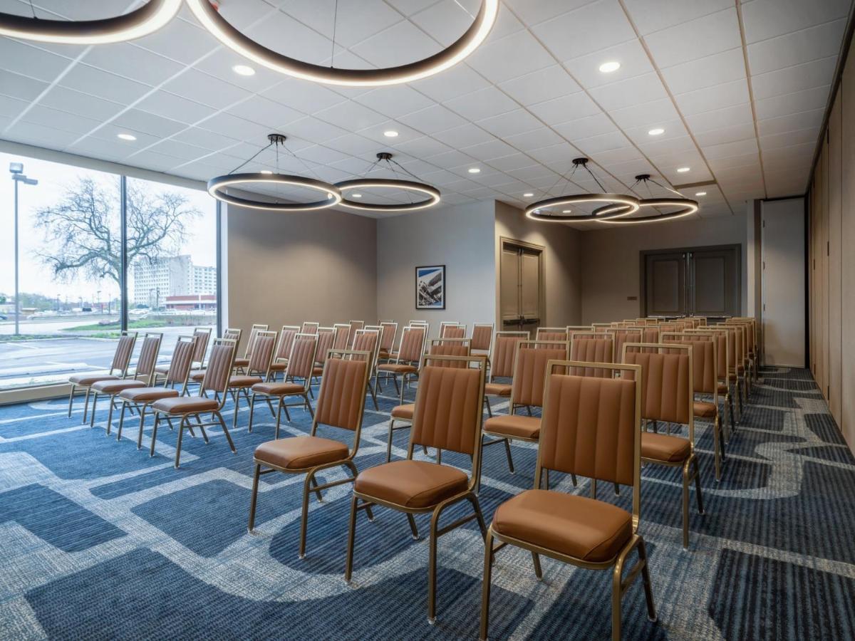 Holiday Inn Chicago O'Hare - Rosemont By Ihg Exterior photo
